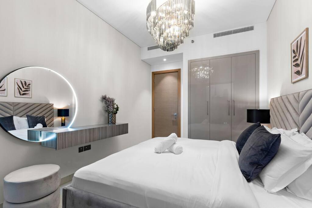 First Class Luxury 1br Bunk In Sobha Waves, Close To Downtown Dubai