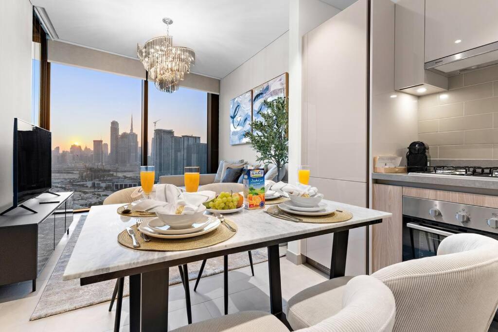 First Class Luxury 1br Bunk In Sobha Waves, Close To Downtown