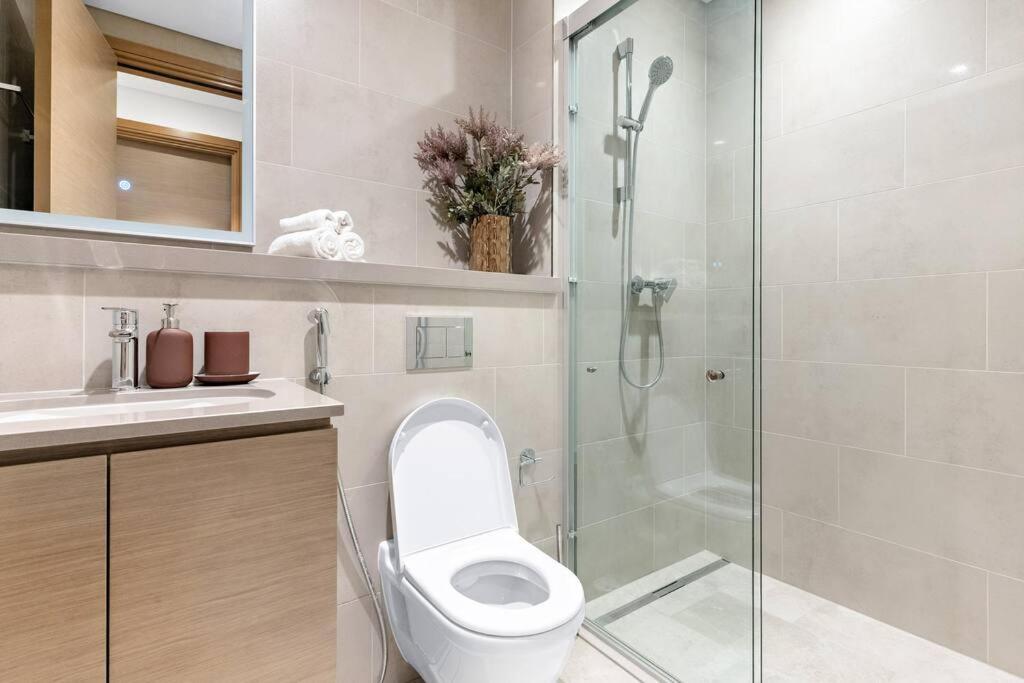 First Class Luxury 1br Bunk In Sobha Waves, Close To Downtown * Dubai