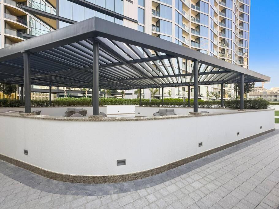 First Class Luxury 1br Bunk In Sobha Waves, Close To Downtown * Dubai