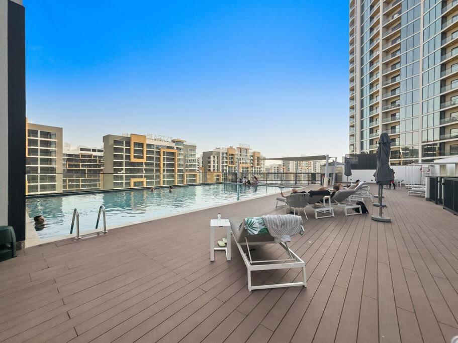 First Class Luxury 1br Bunk In Sobha Waves, Close To Downtown *