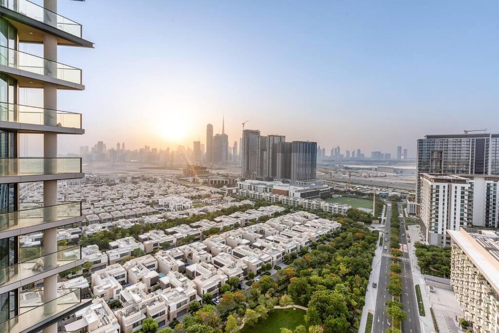 First Class Luxury 1br Bunk In Sobha Waves, Close To Downtown Dubai
